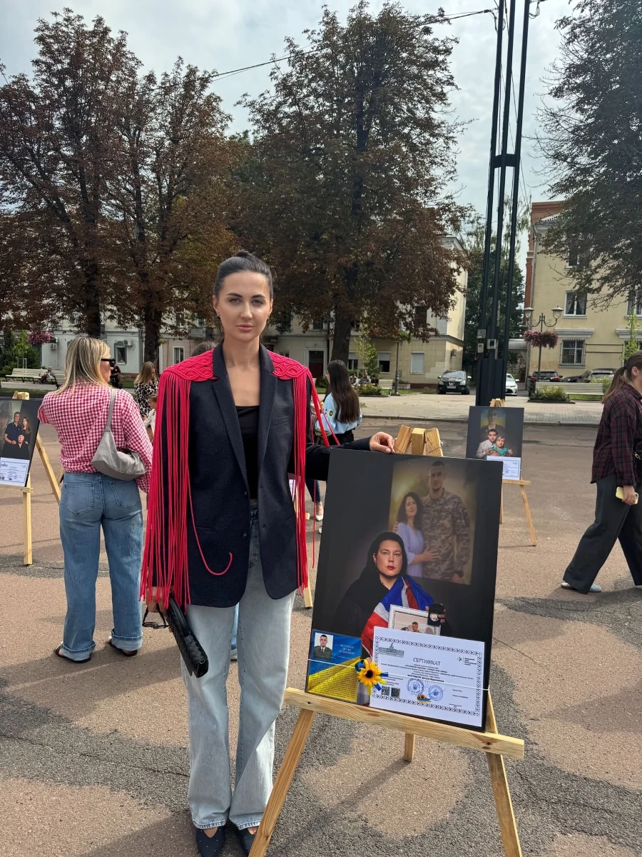 Родини полеглих воїнів із Городоччини долучилися до фотовиставки у Хмельницькому
