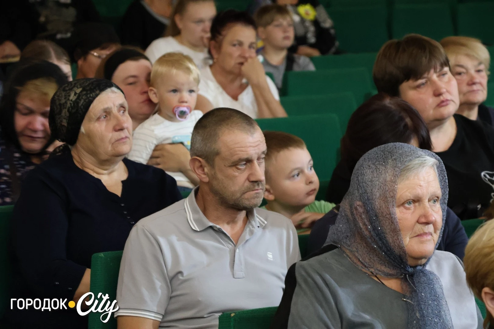 «Ми хочемо, щоб наших дітей пам’ятали»: у Городку матерям загиблих захисників вручили відзнаки