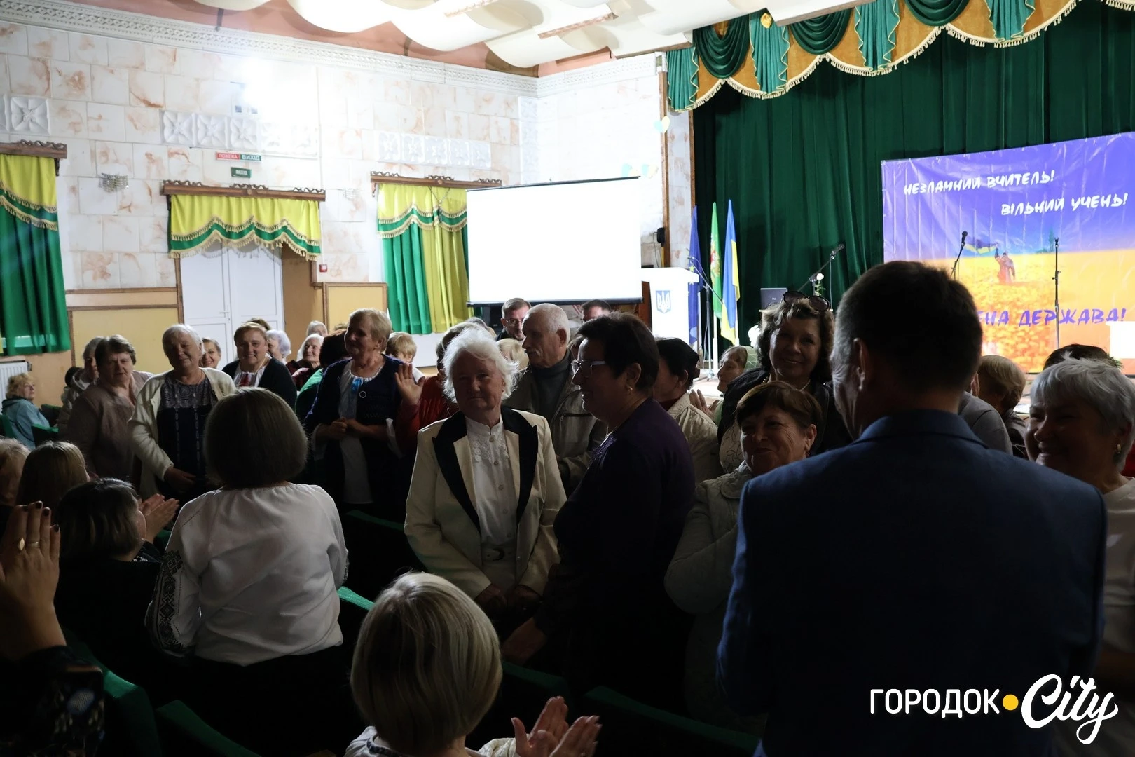 У Городку привітали працівників освіти з професійним святом