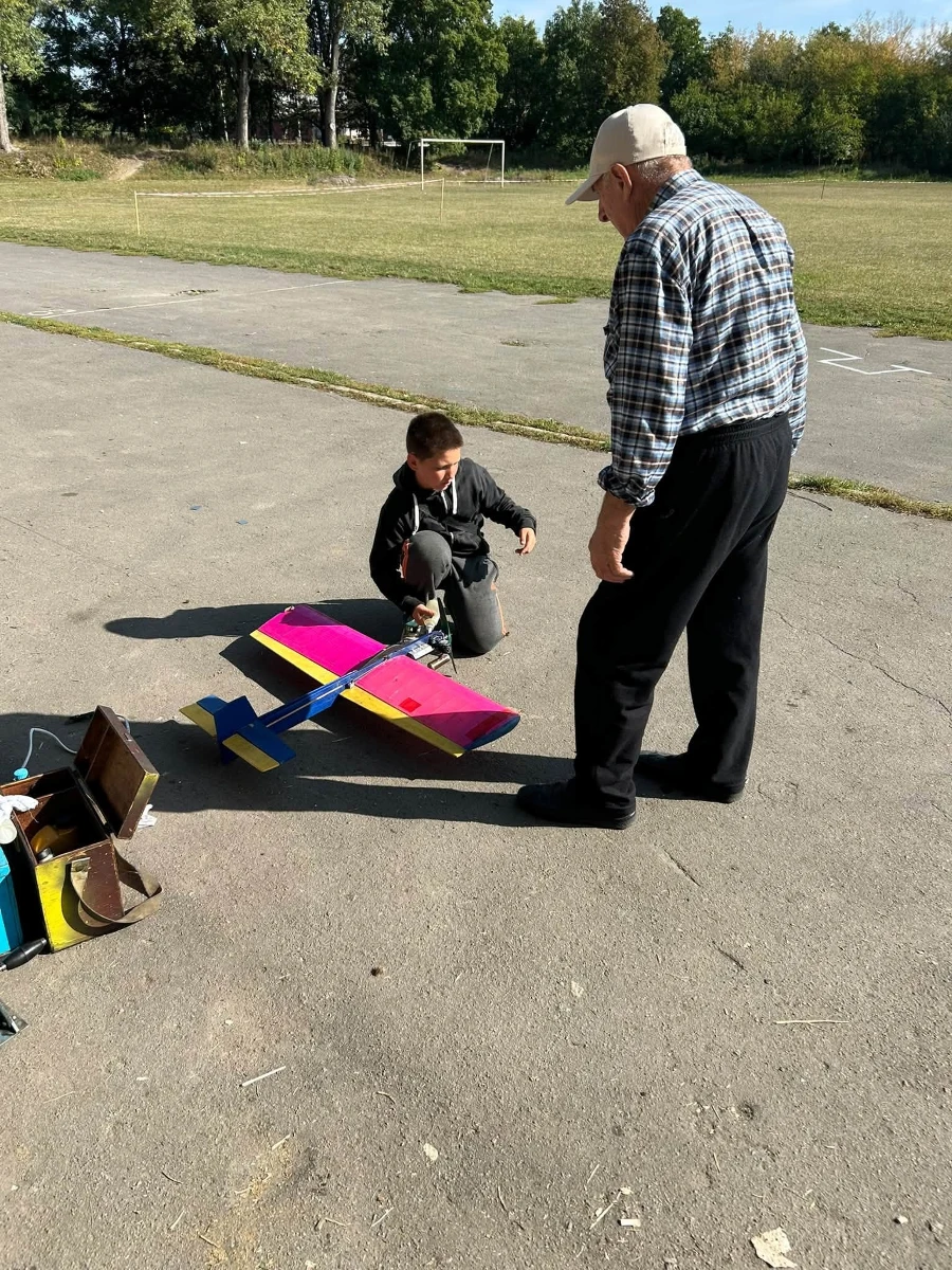 У Городку школярі змагалися в авіамодельному спорті: як розподілилися місця