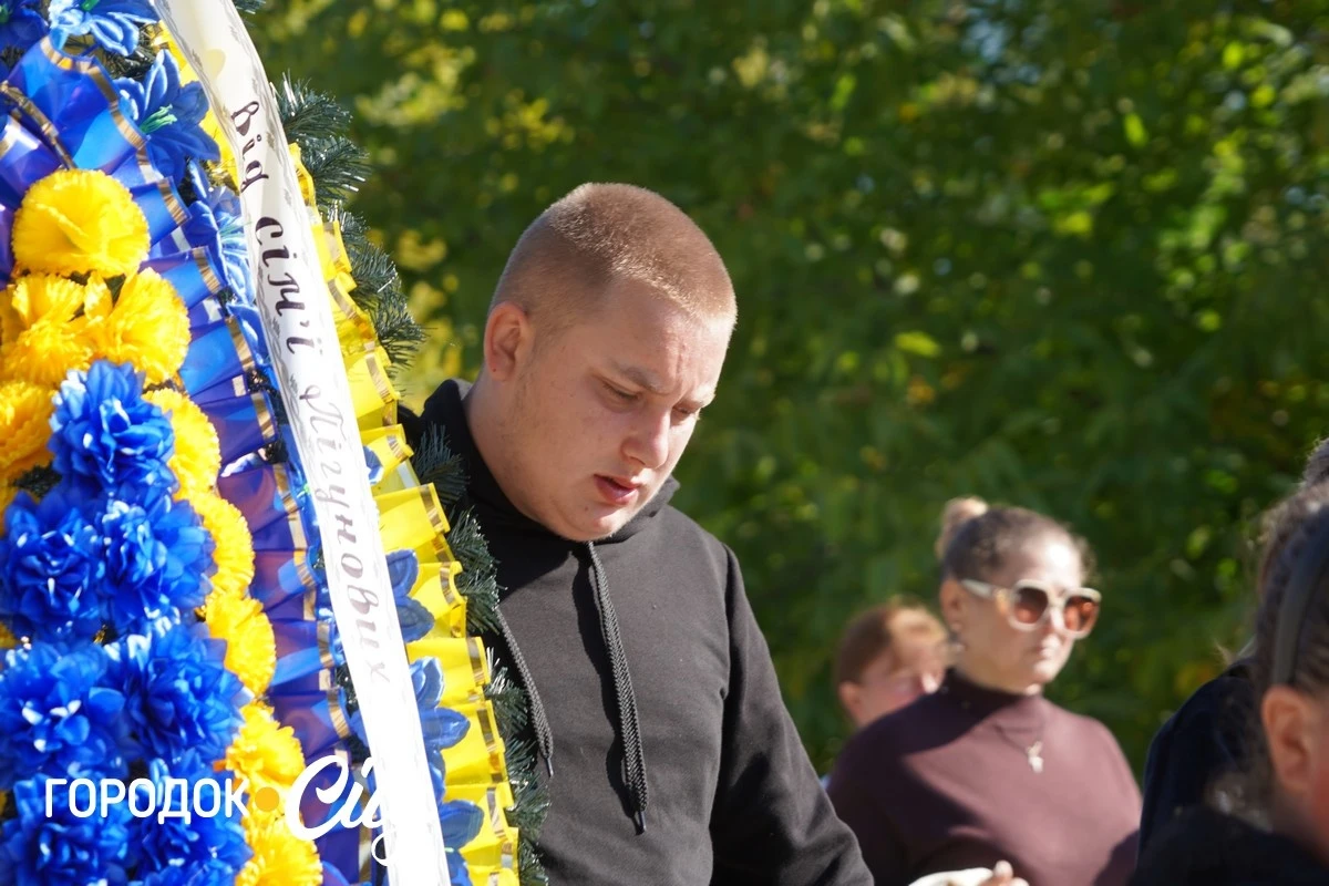 У селі Велика Яромирка городоччани провели в останню путь захисника Віктора Васильківського
