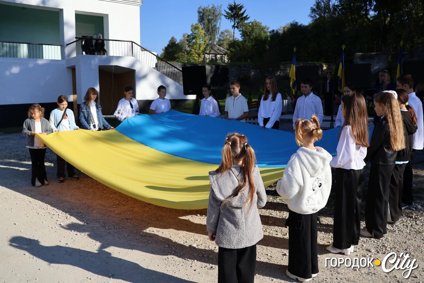У Великому Карабчієві відкрили меморіальну дошку трьом полеглим захисникам