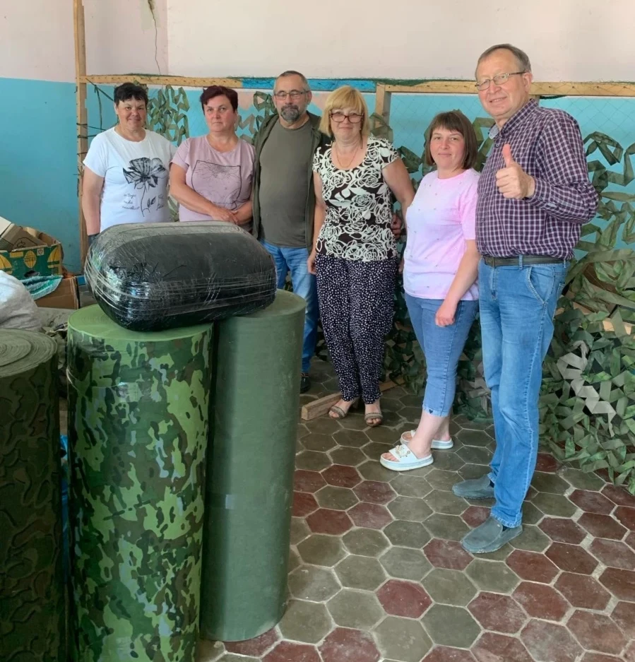 «Найбільша втіха — зворотний зв’язок від військових»: як волонтерять у Сирватинцях