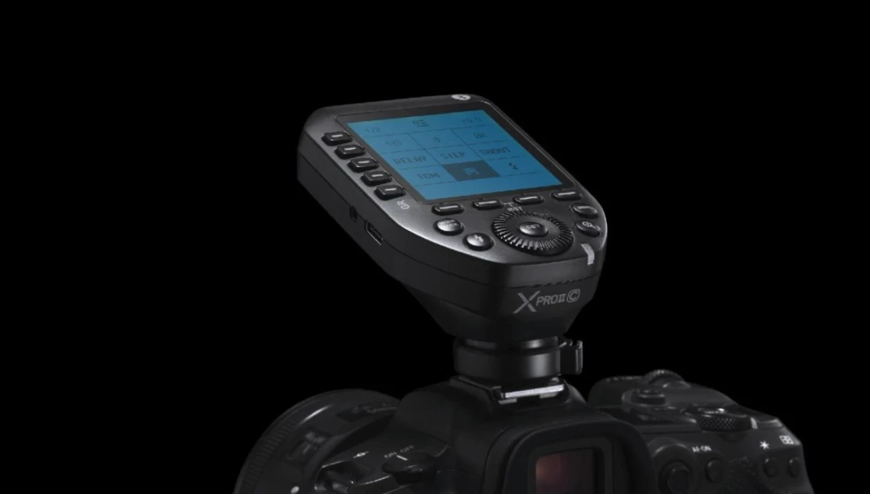 Огляд синхронізатора Godox X3-C (Xnano C) для Canon: сенсорний OLED-екран та реальні компроміси