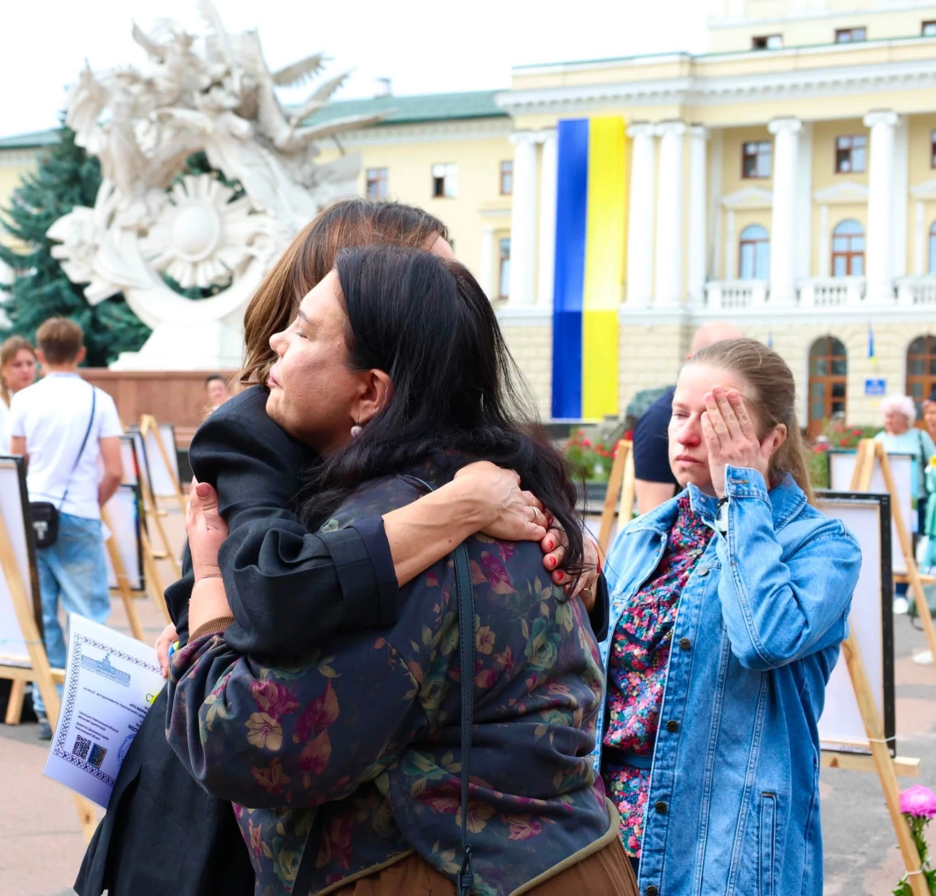 Родини полеглих воїнів із Городоччини долучилися до фотовиставки у Хмельницькому