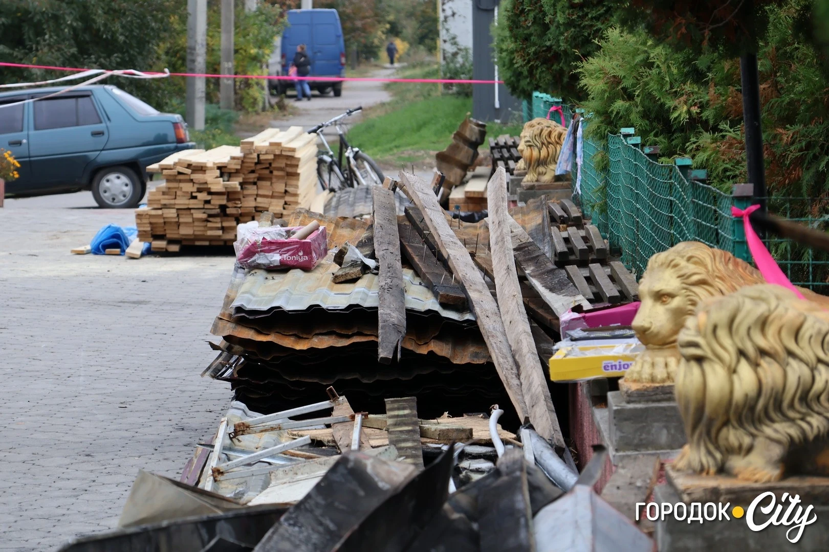 Згуртувалися навколо справи життя: як відновлюють магазин «Партнер» у Городку