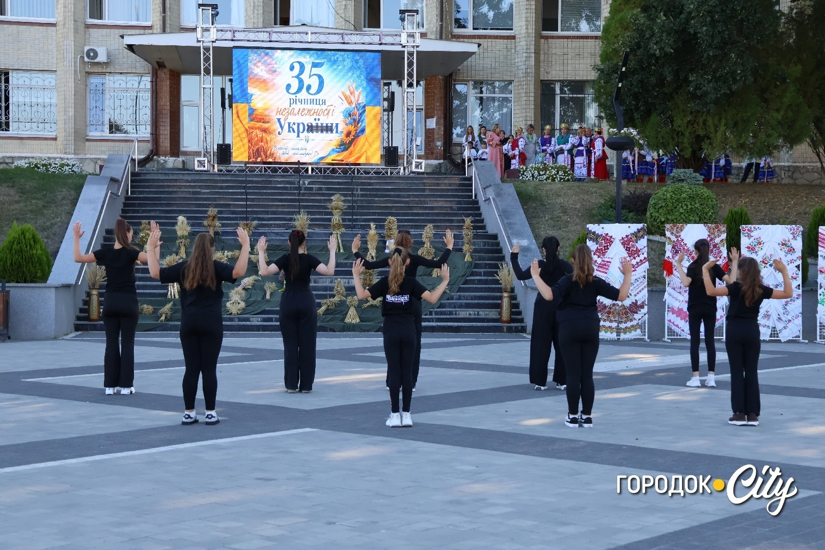 «Україну я хочу бачити вільною». Як у Городку відзначили 35-ту річницю Незалежності