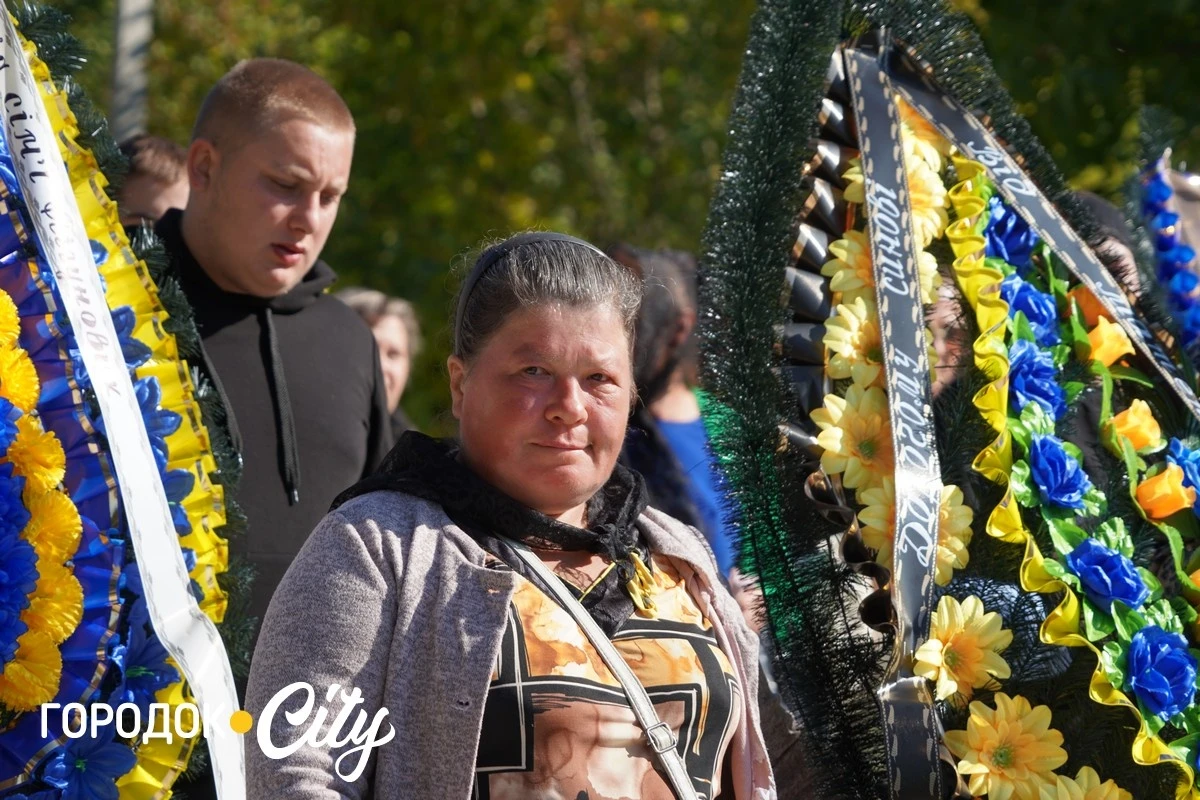 У селі Велика Яромирка городоччани провели в останню путь захисника Віктора Васильківського