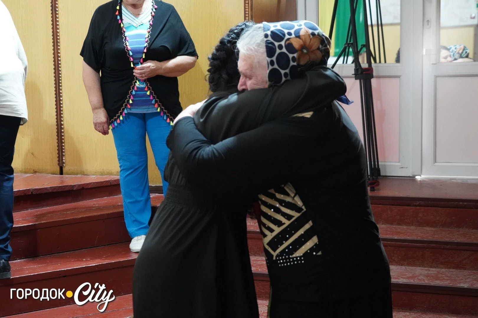 «Ми хочемо, щоб наших дітей пам’ятали»: у Городку матерям загиблих захисників вручили відзнаки