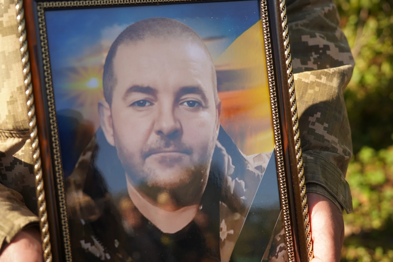 У селі Велика Яромирка городоччани провели в останню путь захисника Віктора Васильківського