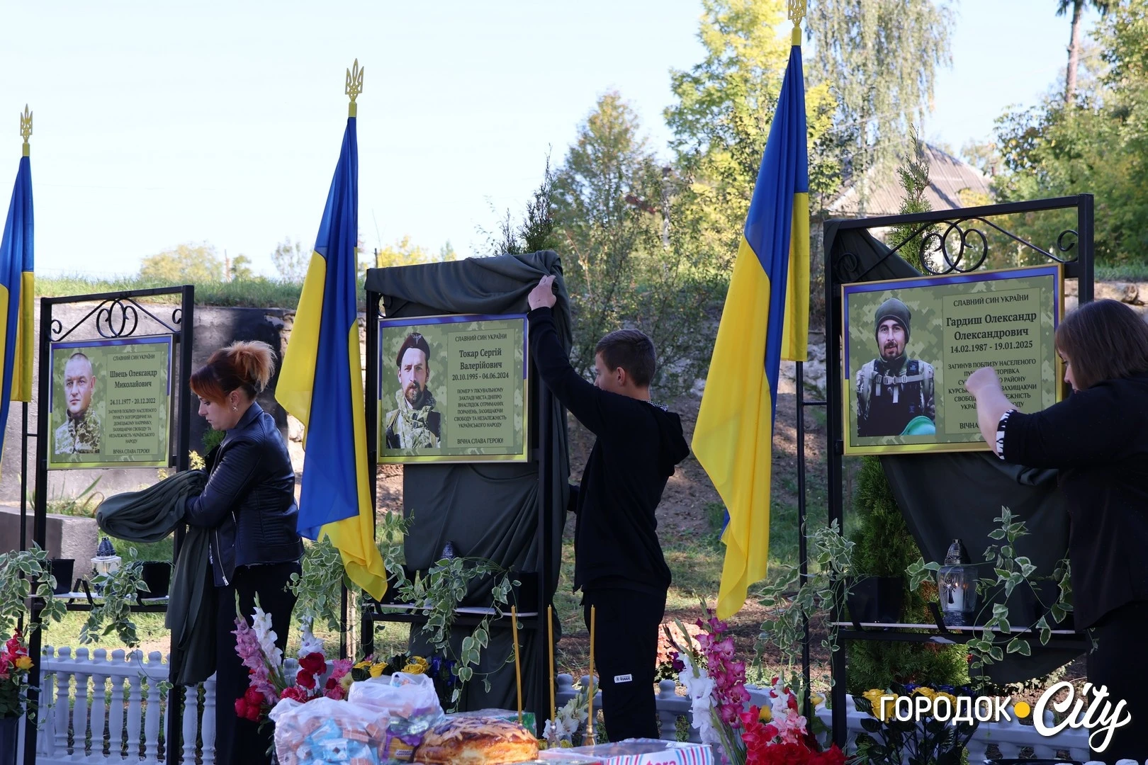 У Великому Карабчієві відкрили меморіальну дошку трьом полеглим захисникам