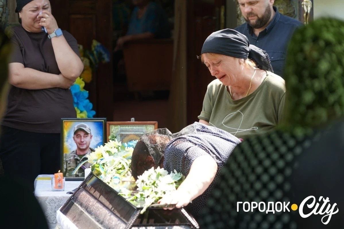 Рідні прощаються з загиблим Героєм.