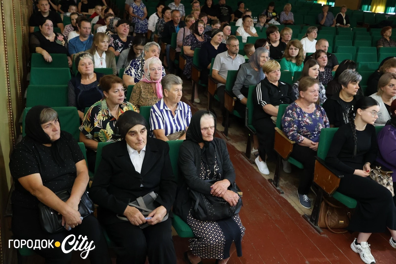 «Ми хочемо, щоб наших дітей пам’ятали»: у Городку матерям загиблих захисників вручили відзнаки