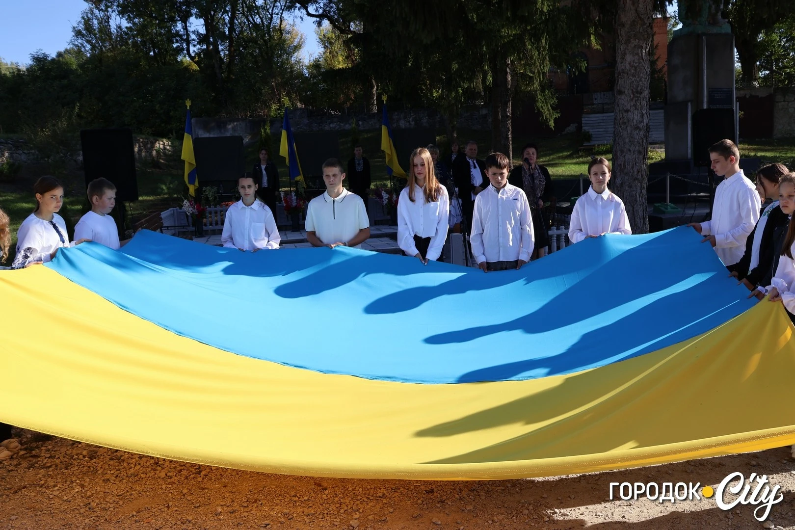 У Великому Карабчієві відкрили меморіальну дошку трьом полеглим захисникам