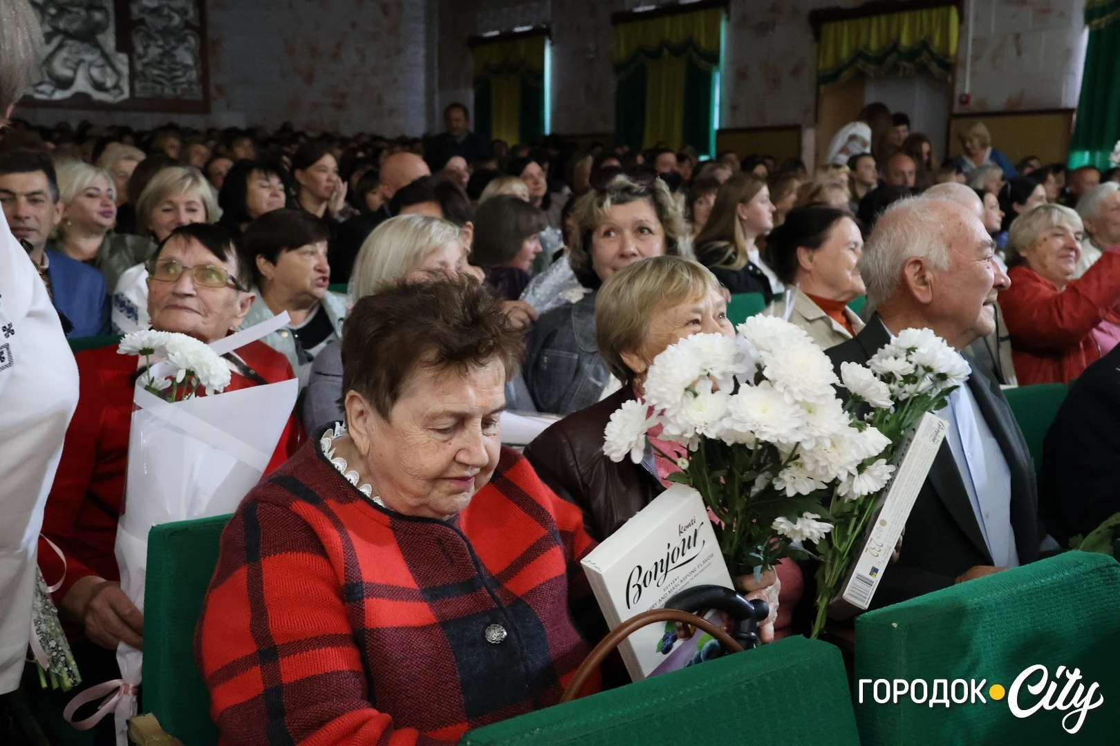У Городку привітали працівників освіти з професійним святом
