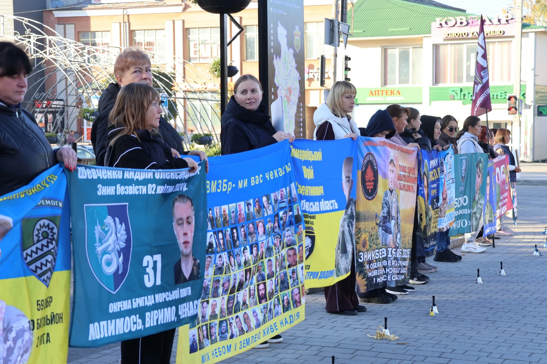 80 субот на площі: у Городку відбувся автопробіг на підтримку родин зниклих безвісти воїнів