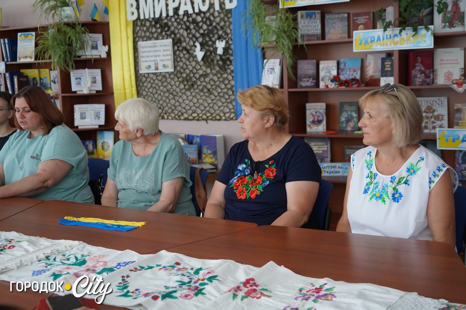 Традиції у стібках: у Городку зібрали майстринь вишивки