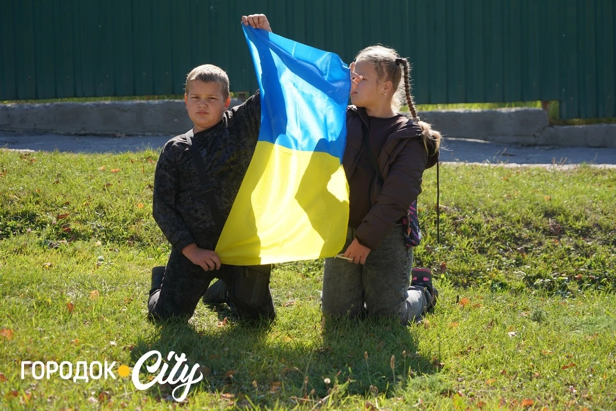 У селі Велика Яромирка городоччани провели в останню путь захисника Віктора Васильківського