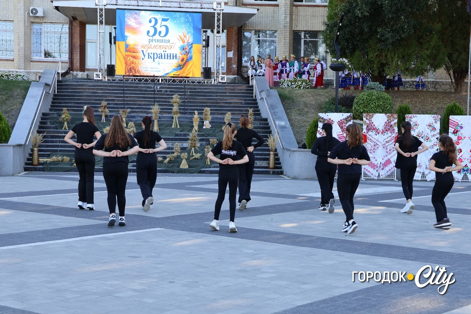 «Україну я хочу бачити вільною». Як у Городку відзначили 35-ту річницю Незалежності