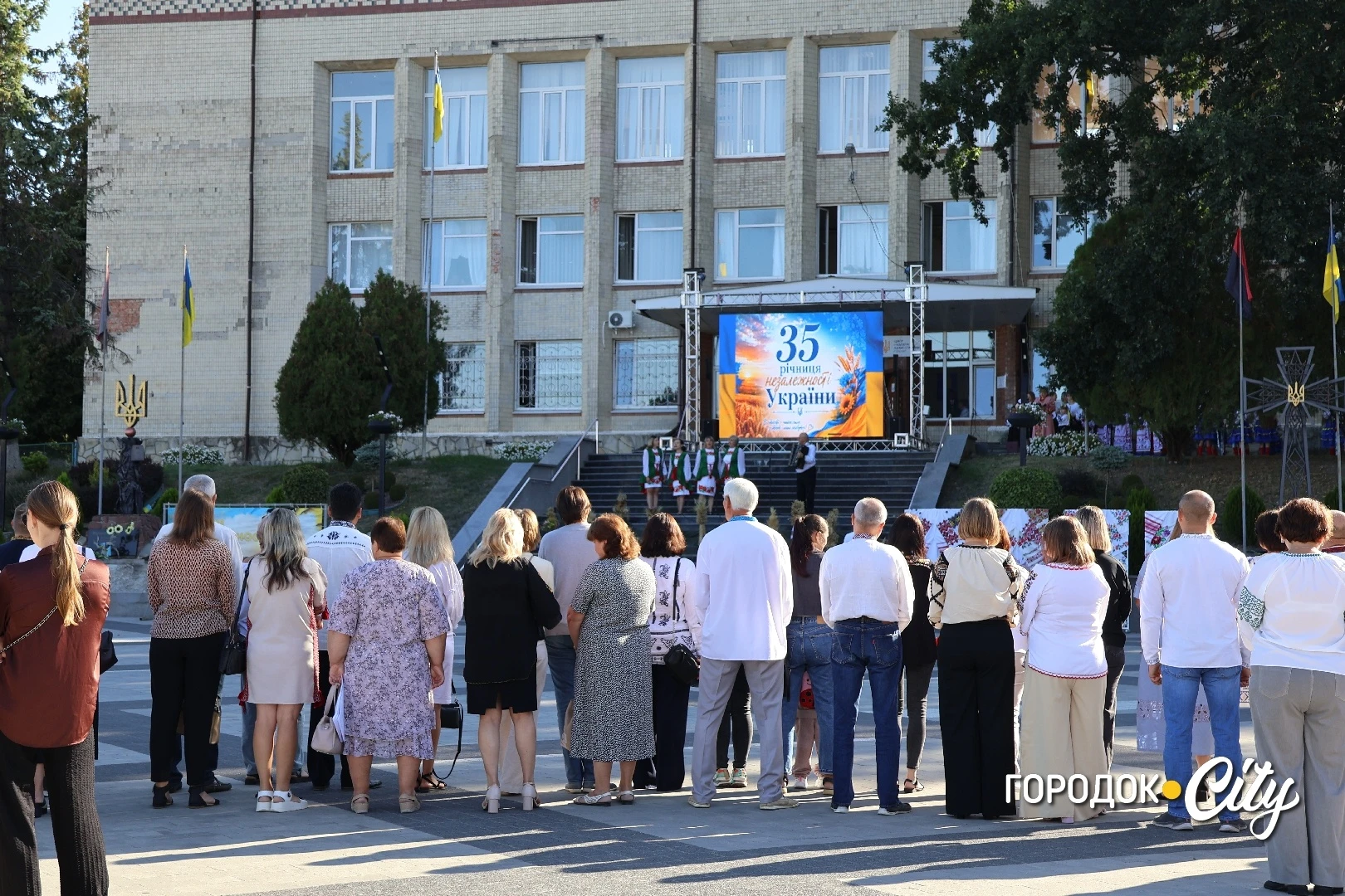 «Україну я хочу бачити вільною». Як у Городку відзначили 35-ту річницю Незалежності