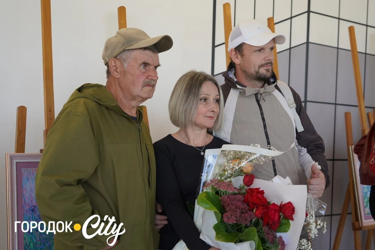 У Городку стартувала перша персональна виставка городоцької художниці Алєсі Пелюх (Гаджук)