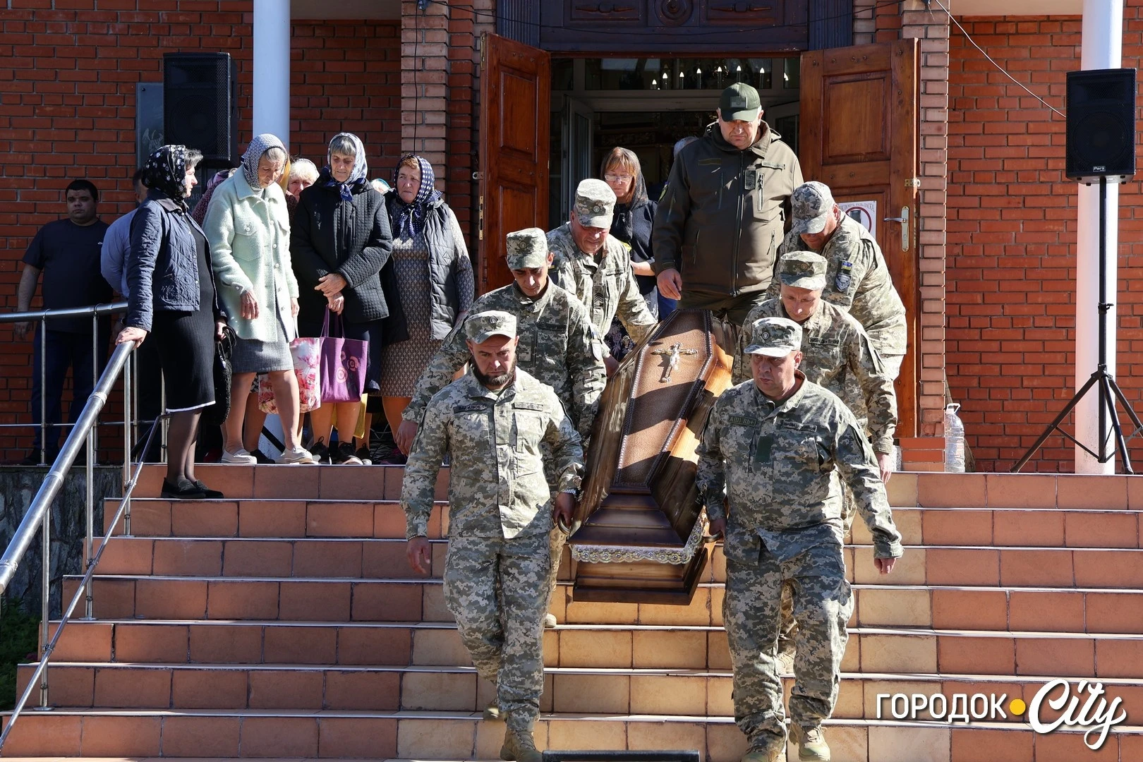 У Сатанові попрощалися із загиблим захисником Олегом Бодуновим