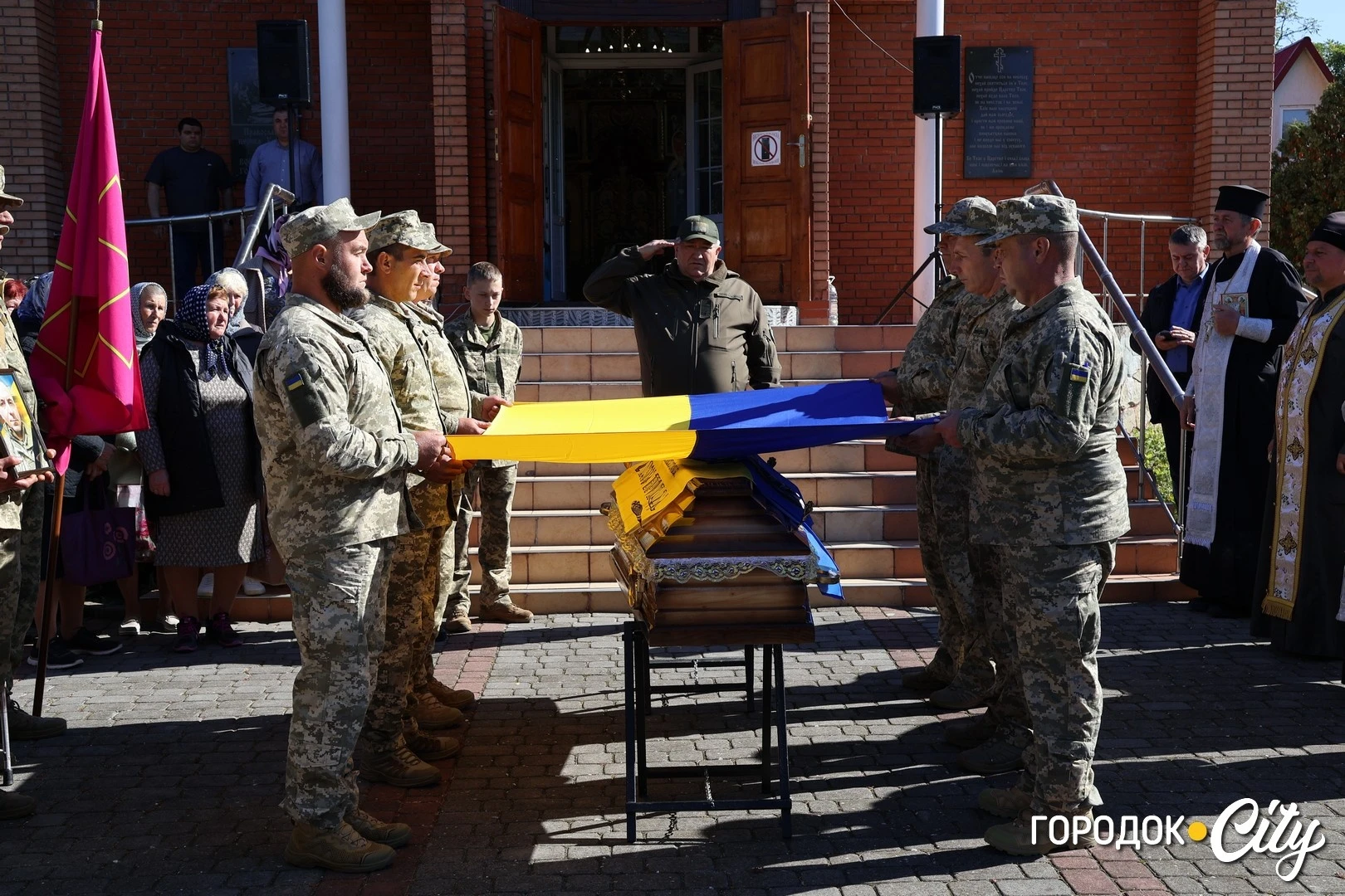 У Сатанові попрощалися із загиблим захисником Олегом Бодуновим