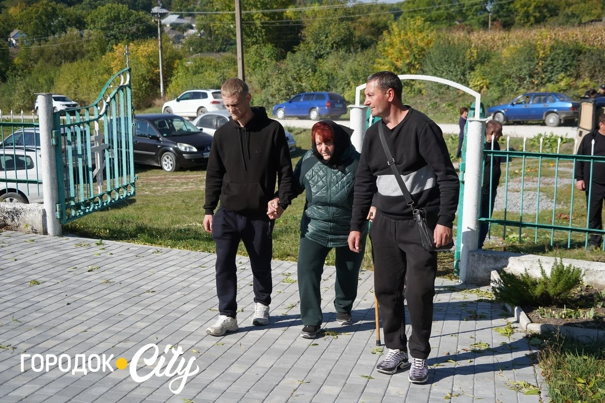 У селі Велика Яромирка городоччани провели в останню путь захисника Віктора Васильківського