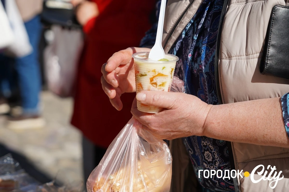 У Городоцькому ліцеї №1 на ярмарку зібрали понад 28 тисяч гривень для ЗСУ