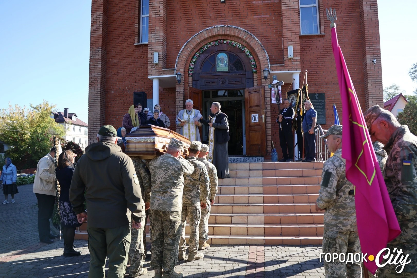 У Сатанові попрощалися із загиблим захисником Олегом Бодуновим