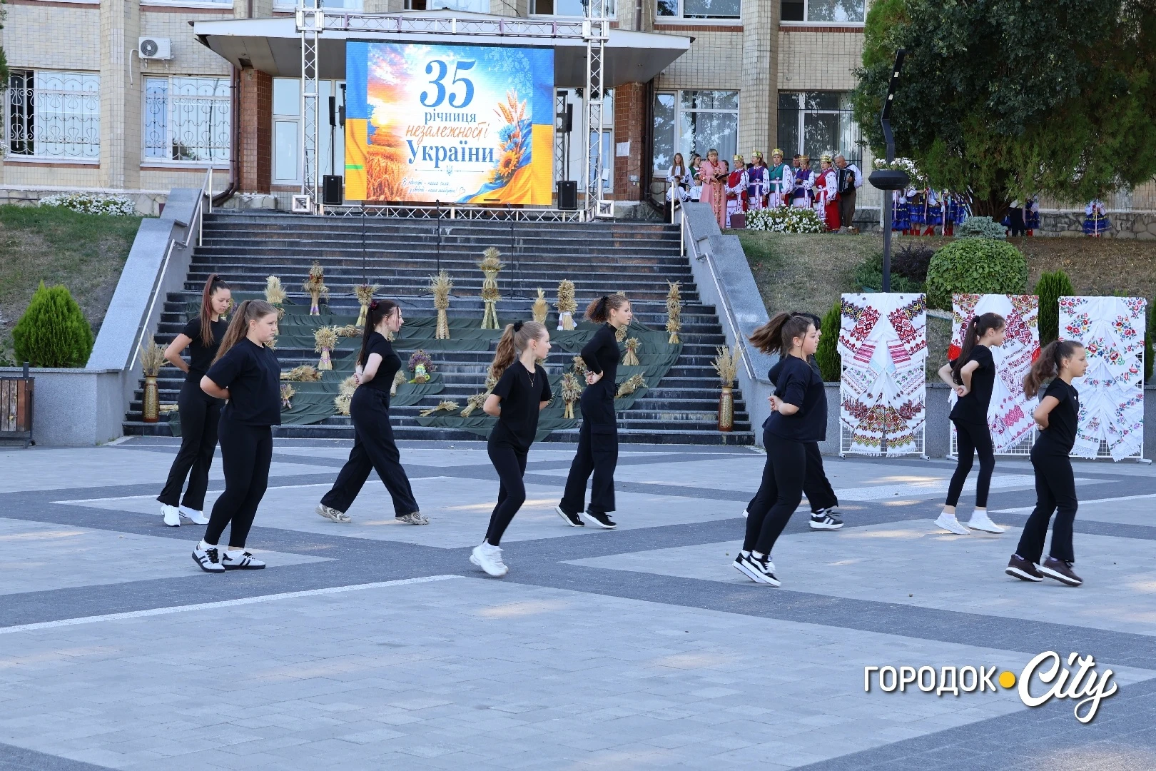 «Україну я хочу бачити вільною». Як у Городку відзначили 35-ту річницю Незалежності