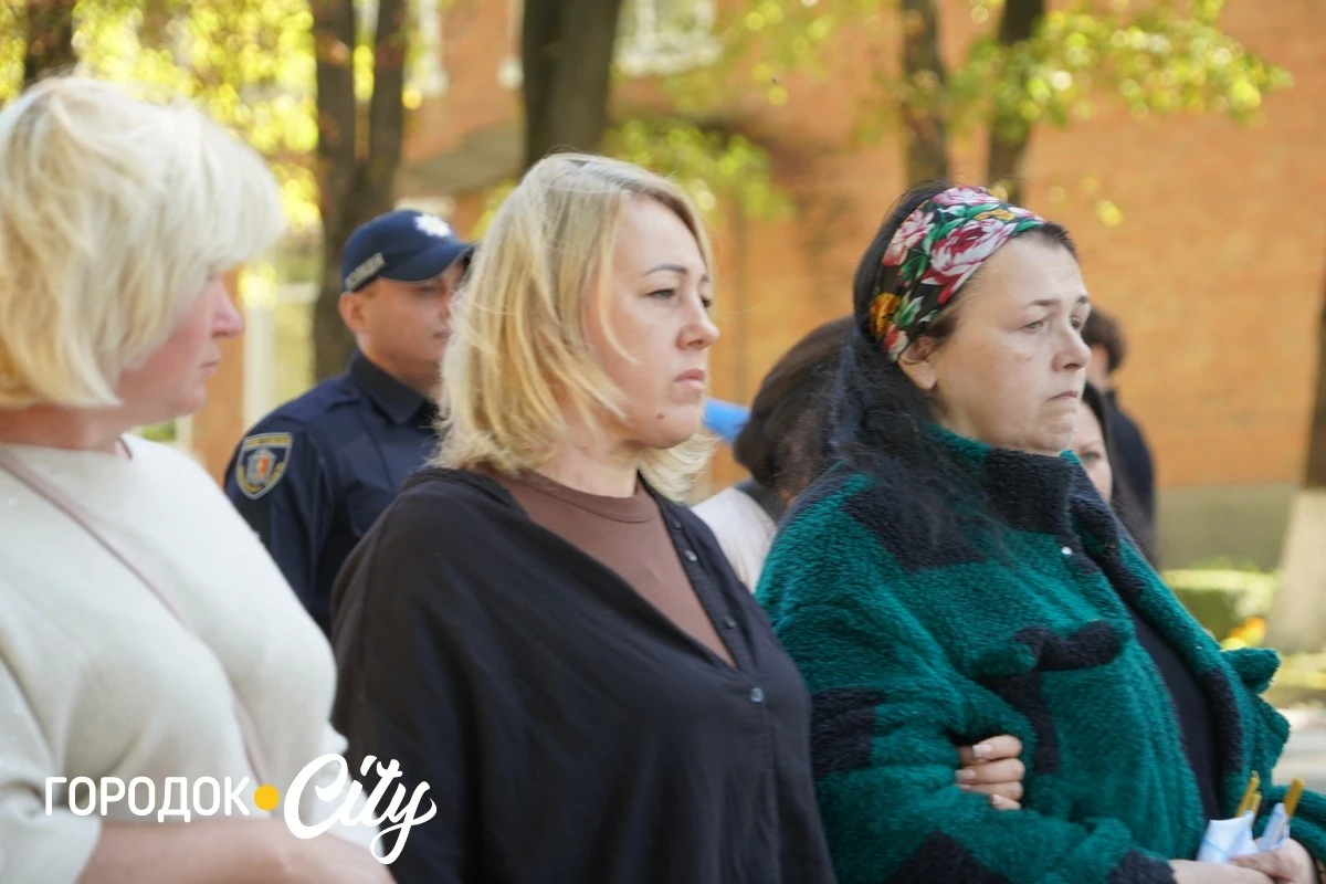 У селі Велика Яромирка городоччани провели в останню путь захисника Віктора Васильківського
