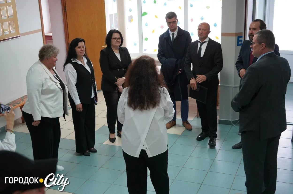 «Можливо, разом знайдемо рішення»: Пйотр Лукасевич відвідав польськомовний ліцей у Городку