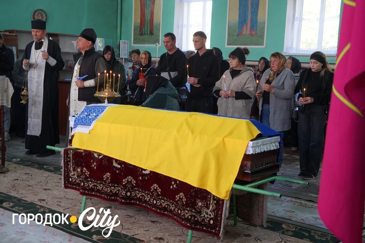 У селі Велика Яромирка городоччани провели в останню путь захисника Віктора Васильківського