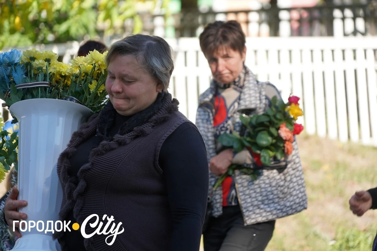 У селі Велика Яромирка городоччани провели в останню путь захисника Віктора Васильківського