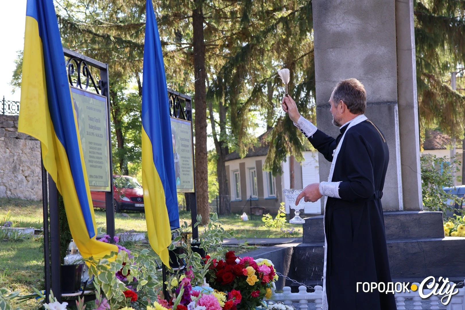 У Великому Карабчієві відкрили меморіальну дошку трьом полеглим захисникам