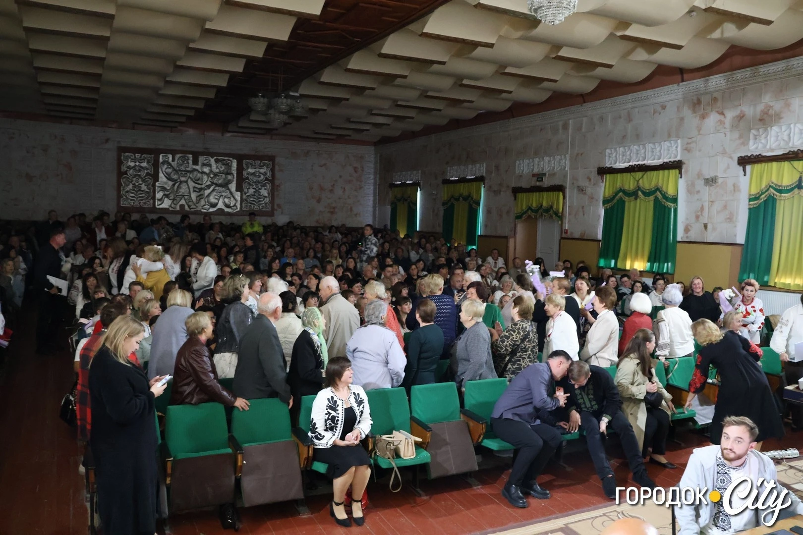 У Городку привітали працівників освіти з професійним святом