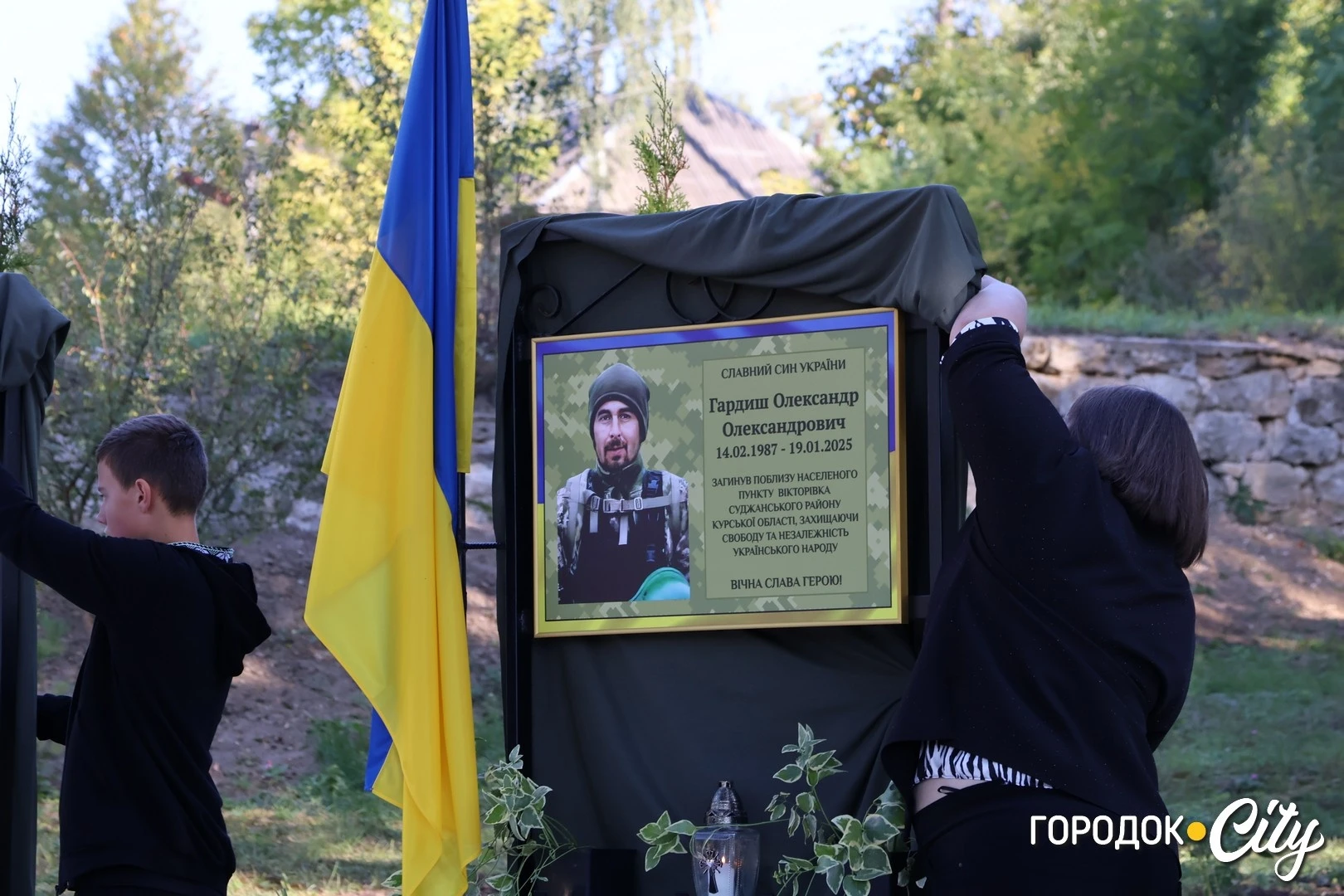 У Великому Карабчієві відкрили меморіальну дошку трьом полеглим захисникам