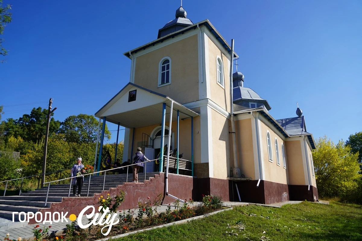 У селі Велика Яромирка городоччани провели в останню путь захисника Віктора Васильківського