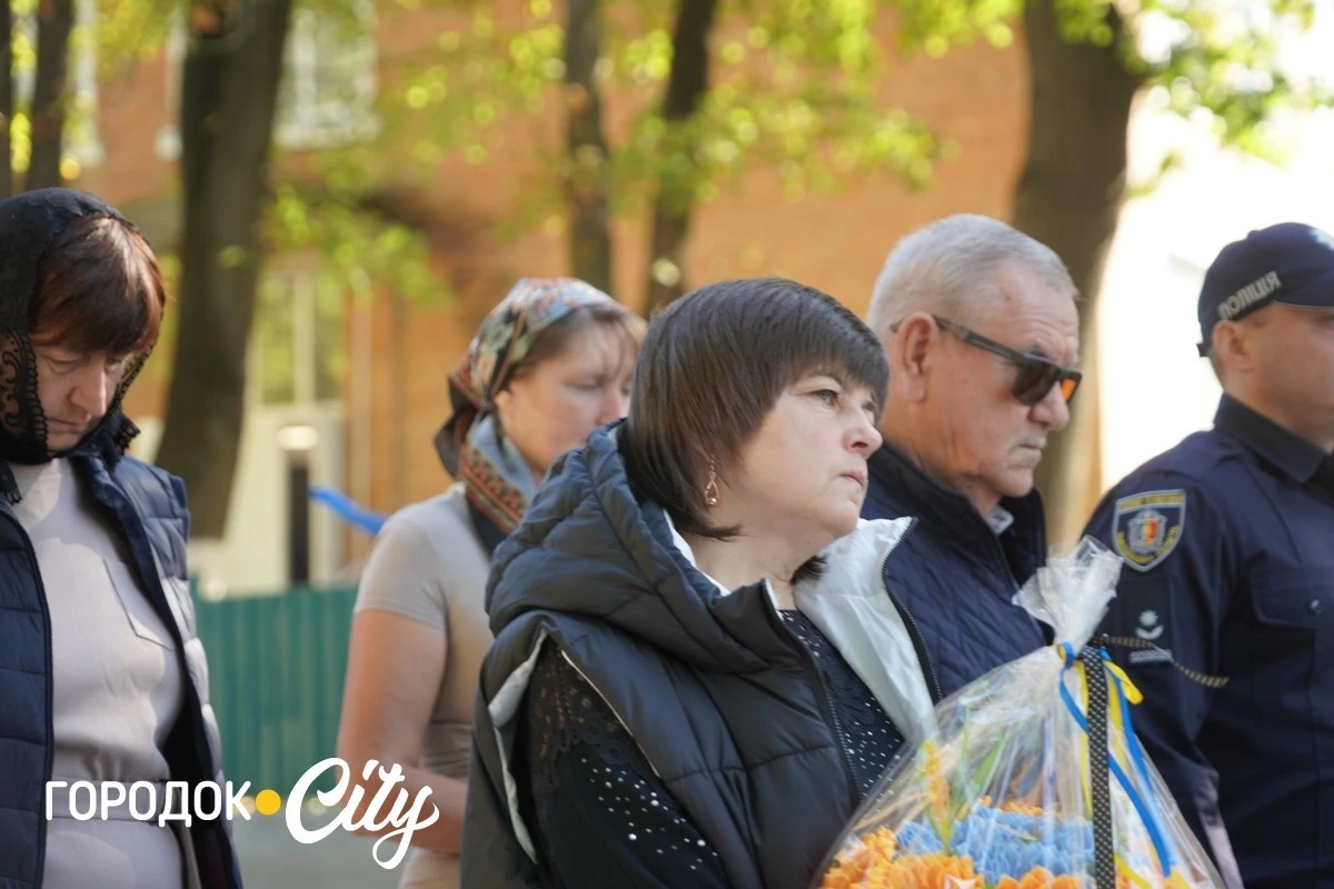 У селі Велика Яромирка городоччани провели в останню путь захисника Віктора Васильківського