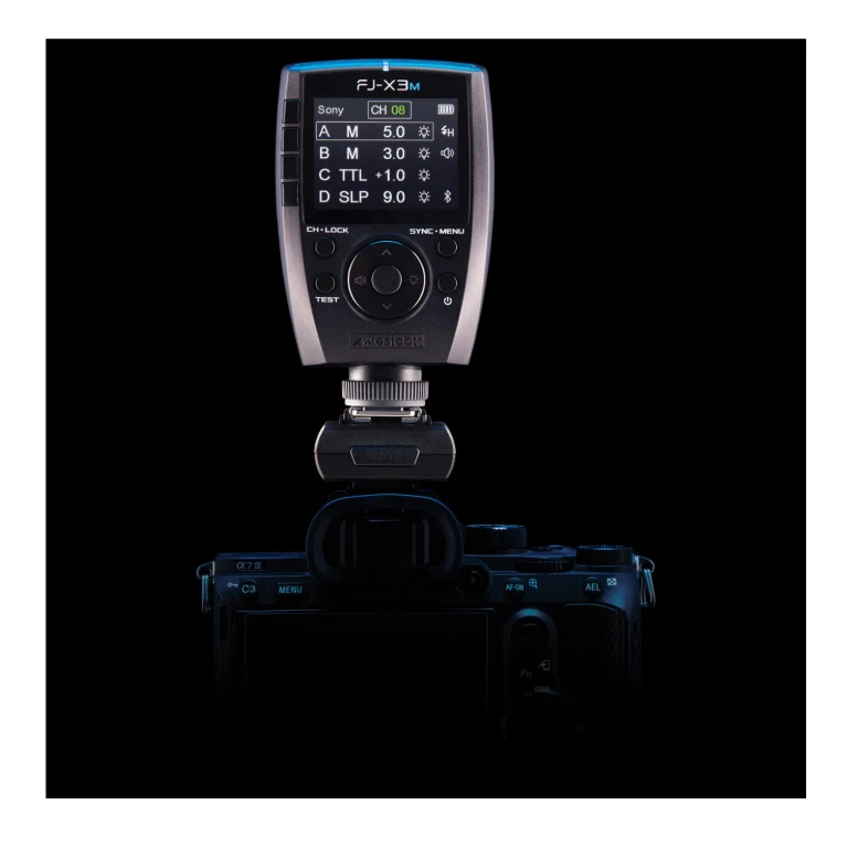 Огляд синхронізатора Godox X3-C (Xnano C) для Canon: сенсорний OLED-екран та реальні компроміси