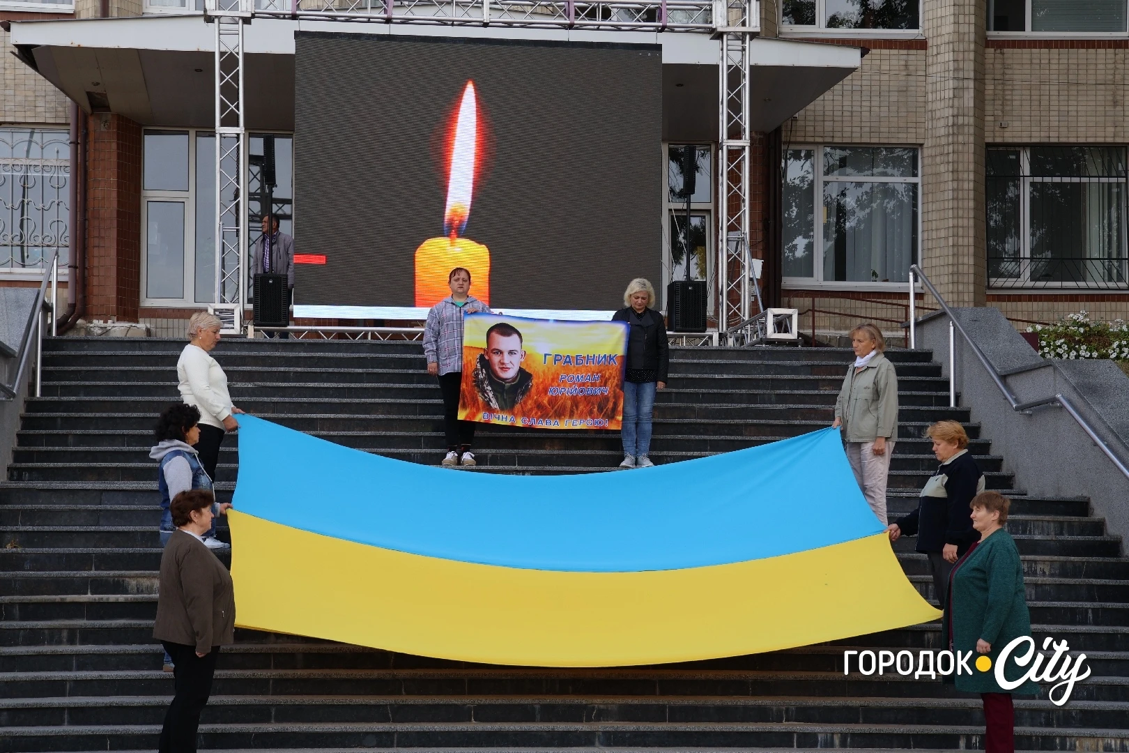 У Городку вшанували пам’ять Романа Грабника: воїну назавжди 23