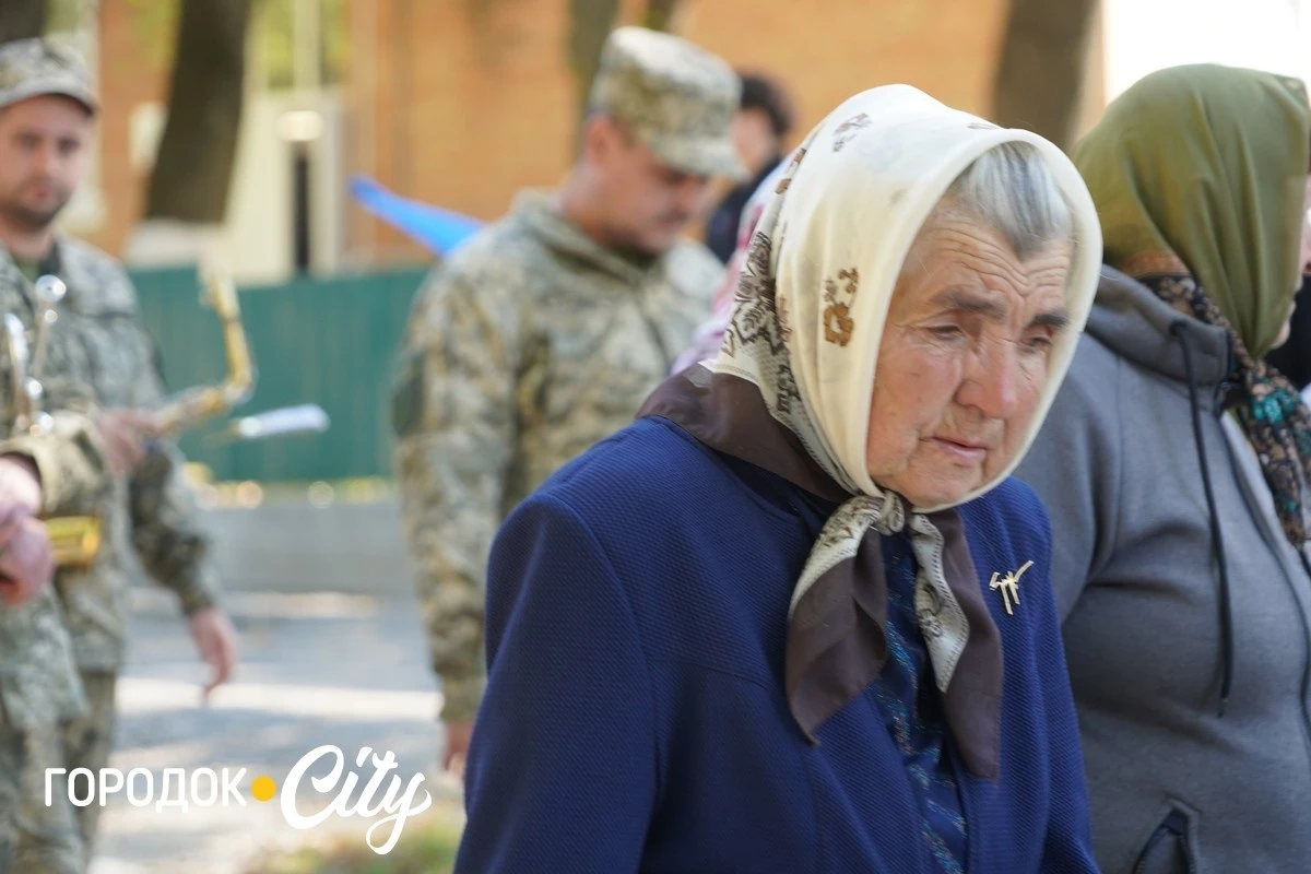 У селі Велика Яромирка городоччани провели в останню путь захисника Віктора Васильківського