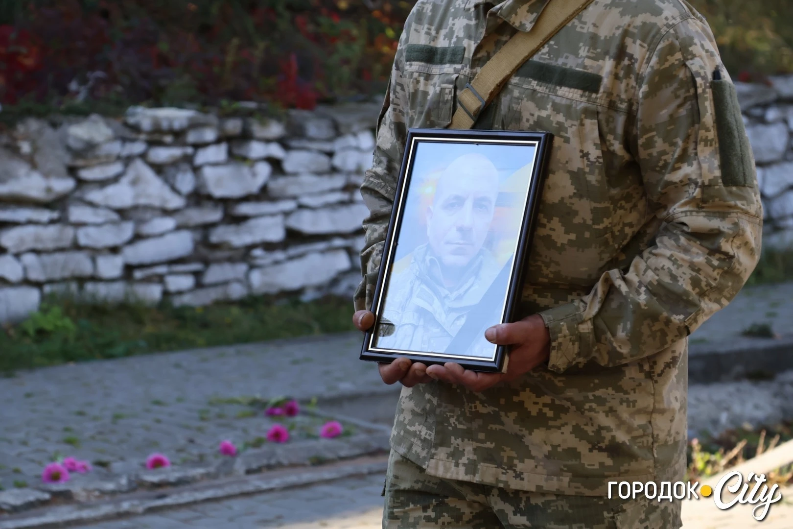 У Сатанові попрощалися із загиблим захисником Олегом Бодуновим