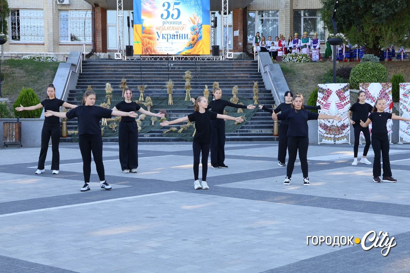 «Україну я хочу бачити вільною». Як у Городку відзначили 35-ту річницю Незалежності
