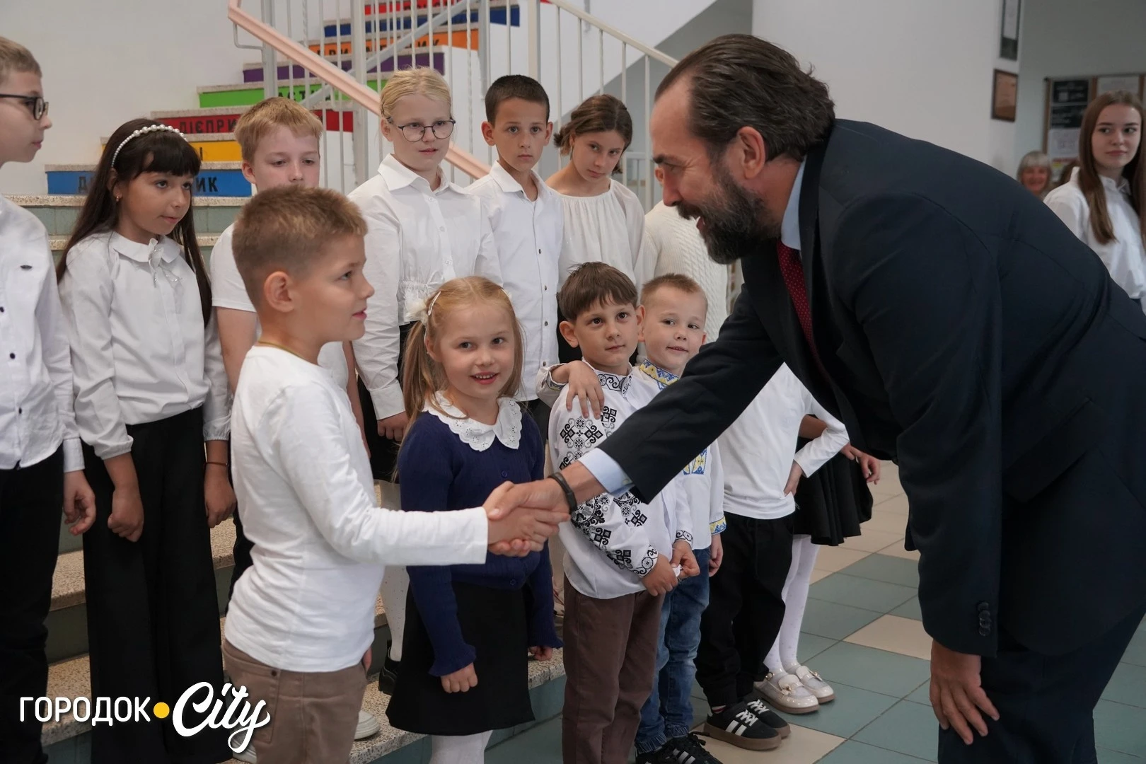 «Можливо, разом знайдемо рішення»: Пйотр Лукасевич відвідав польськомовний ліцей у Городку