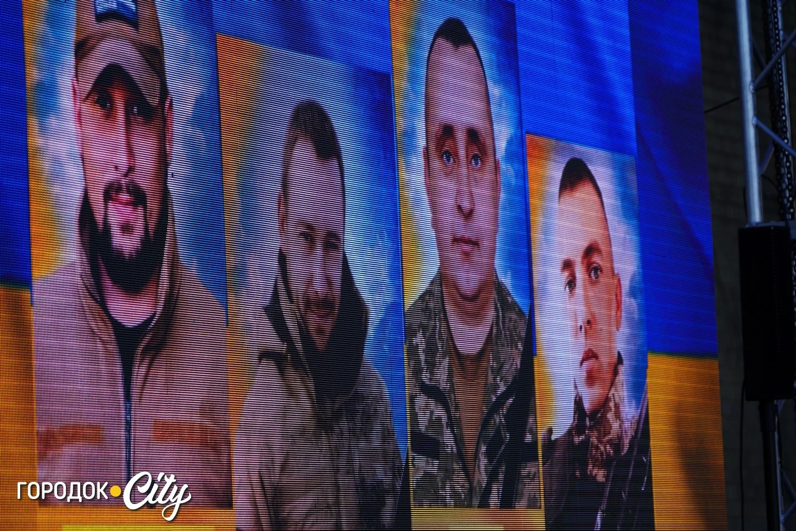 Соняшники для загиблих, голуби для зниклих безвісти: у Городку провели пам’ятну акцію