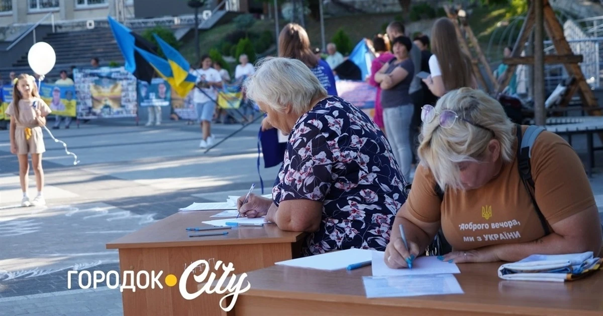 80 субот на площі: у Городку відбувся автопробіг на підтримку родин зниклих безвісти воїнів