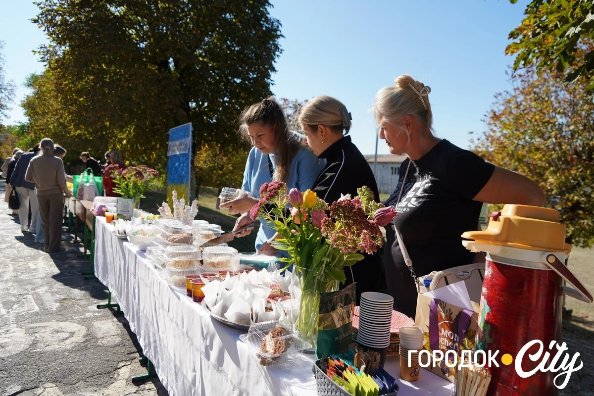 У Городоцькому ліцеї №1 на ярмарку зібрали понад 28 тисяч гривень для ЗСУ