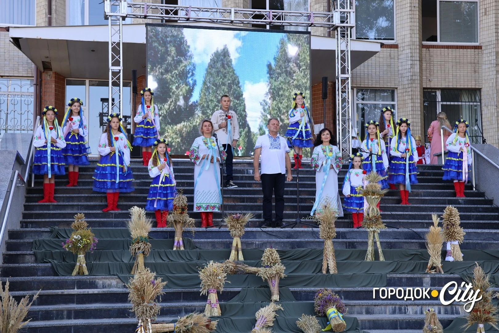 «Україну я хочу бачити вільною». Як у Городку відзначили 35-ту річницю Незалежності